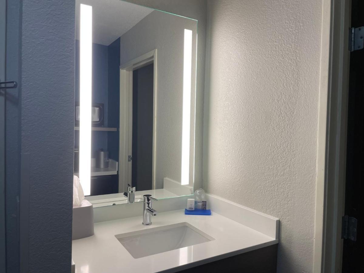 Holiday Inn Express Lapeer By Ihg Экстерьер фото