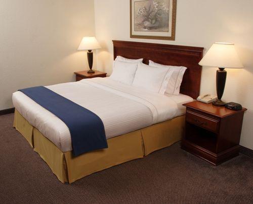Holiday Inn Express Lapeer By Ihg Номер фото